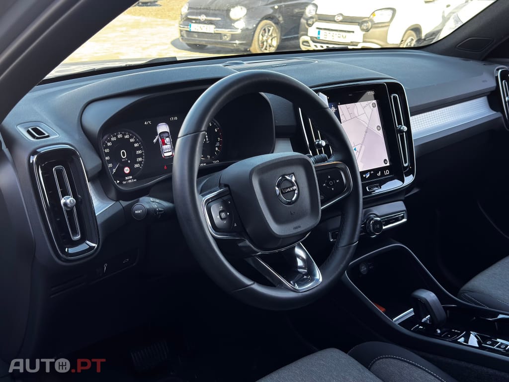 Volvo XC40 1.5 T2 Plus Dark Auto