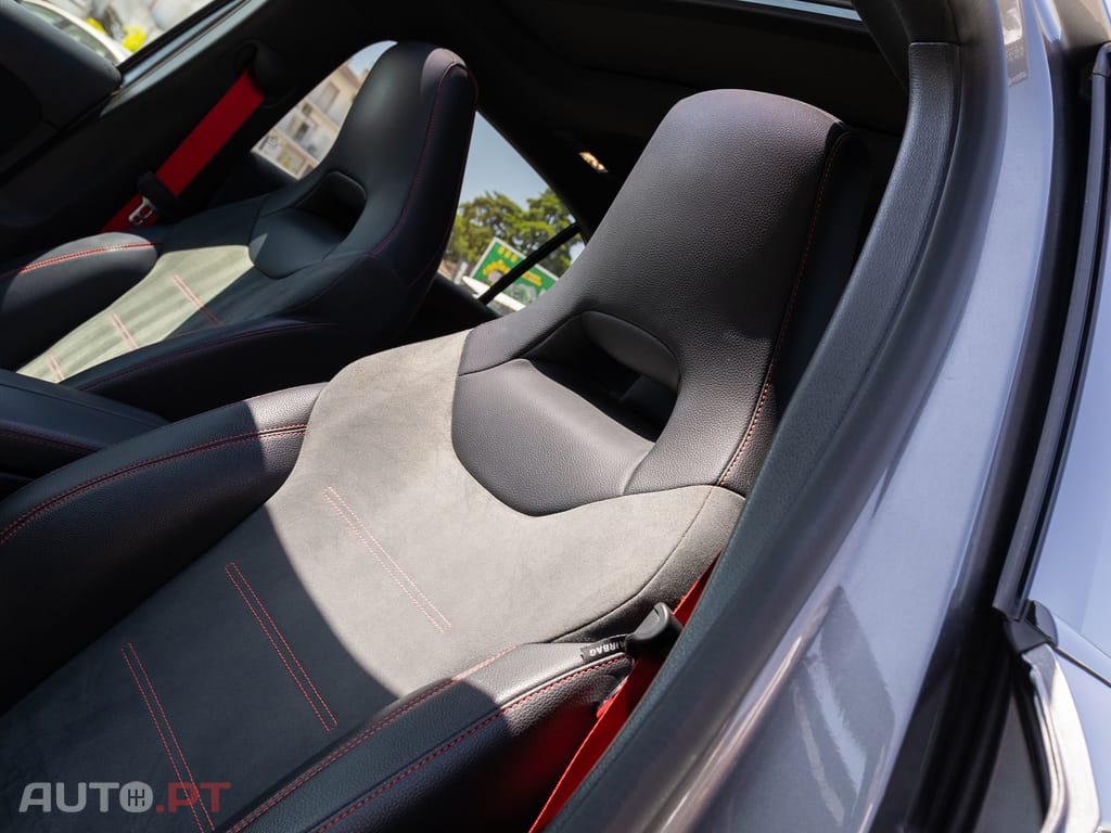 Mercedes-Benz A 35 AMG 4Matic Speedshift DCT 7G — fotografia 26
