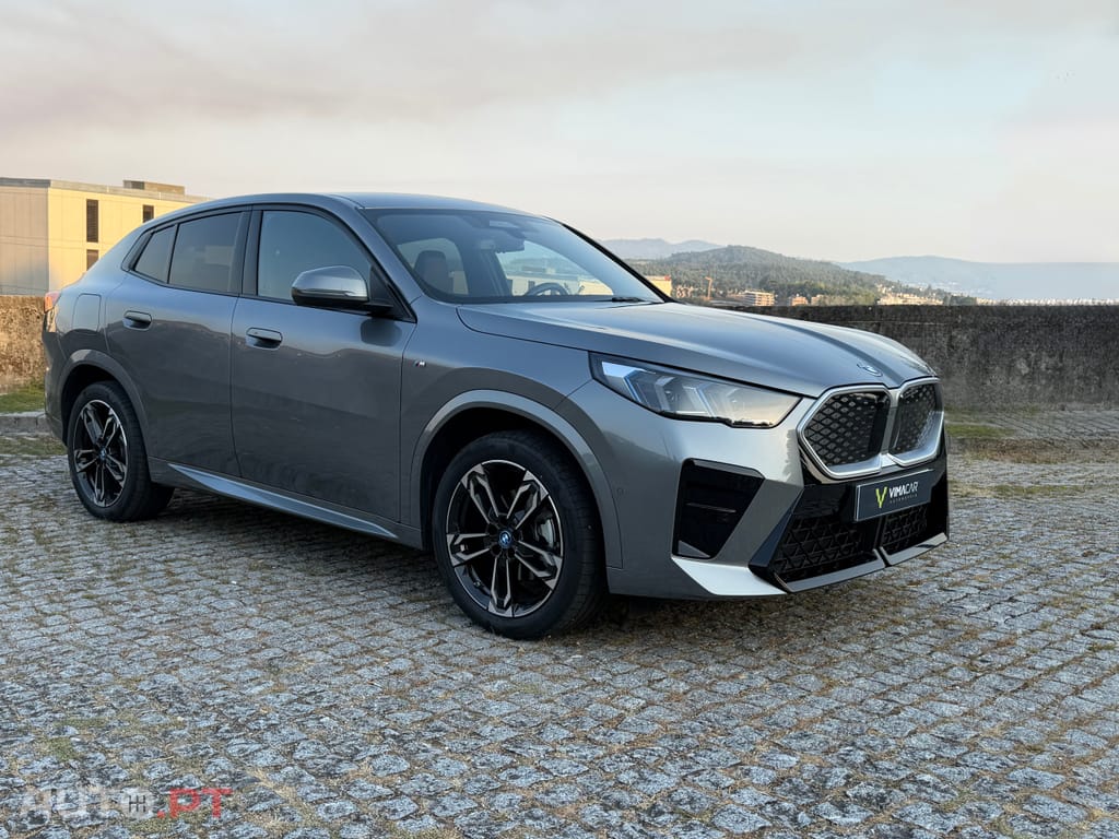 BMW iX2 eDrive20 Pack Desportivo M — fotografia 6