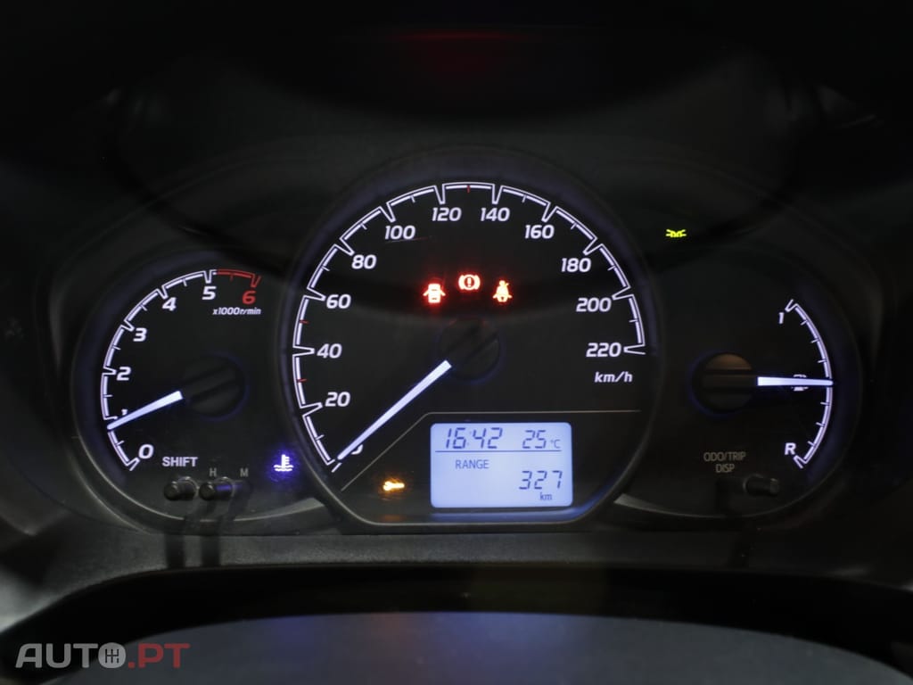 Toyota Yaris 1.4 D-4D AC IVA Dedutível
