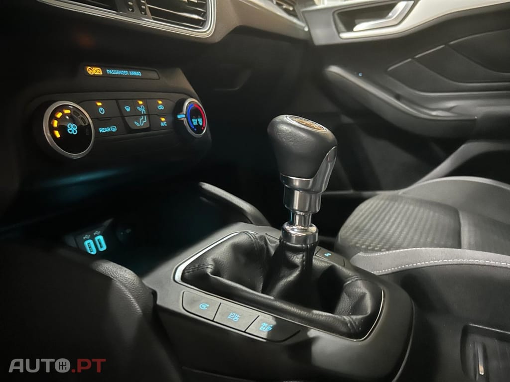 Ford Focus 1.5 TDCi EcoBlue Active — fotografia 14