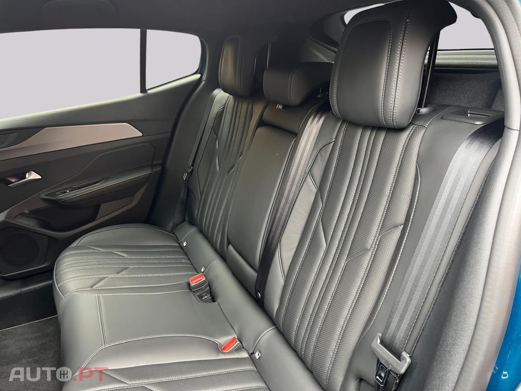 Peugeot 408 PHEV 180 e-EAT8 GT I.V.A DEDUTIVEL 