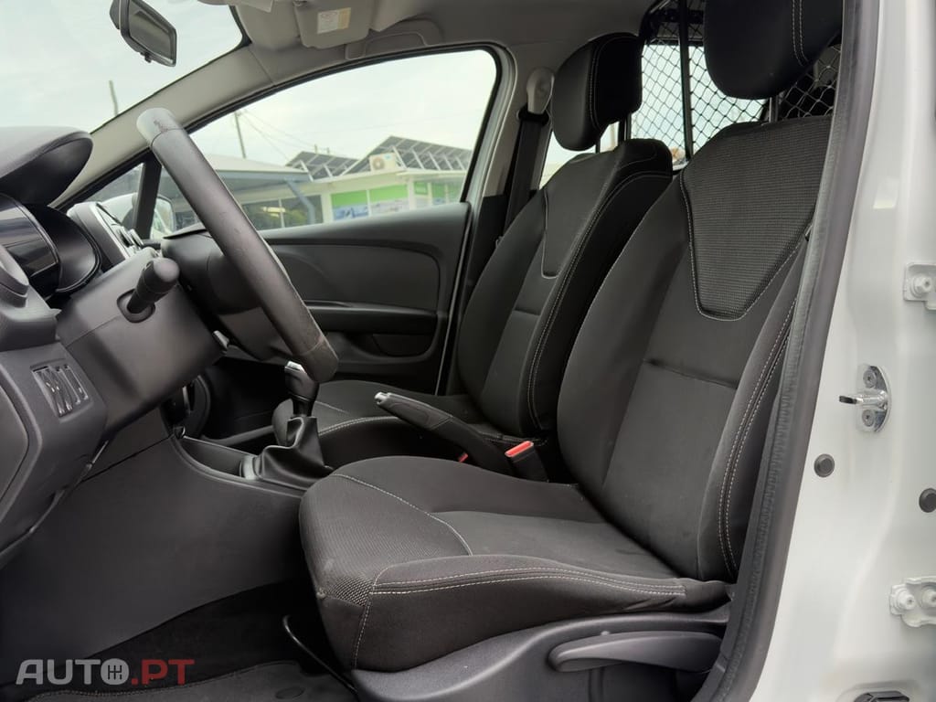 Renault Clio 2 L COMERCIAL