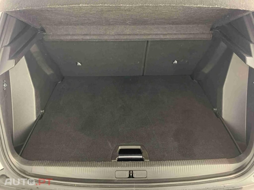 Peugeot 2008 1.2 PureTech EAT8 Allure