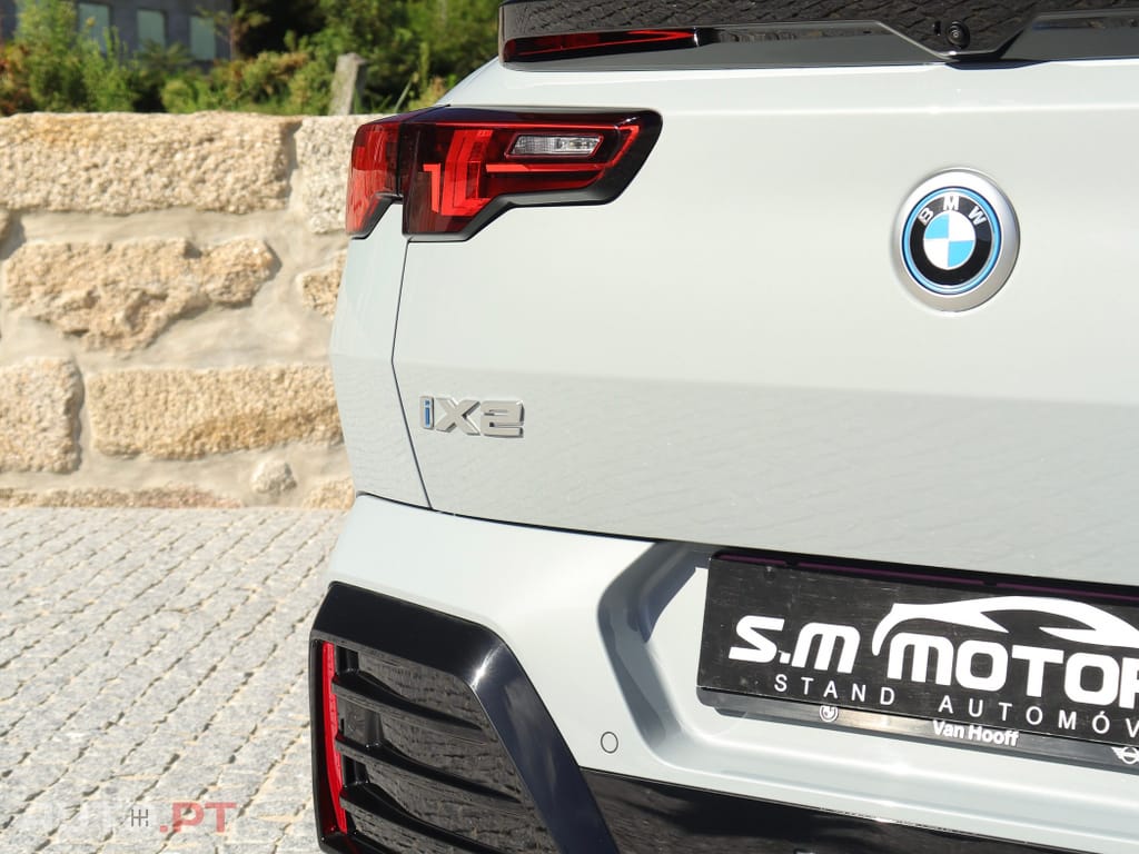 BMW iX2 eDrive20 Pack Desportivo M