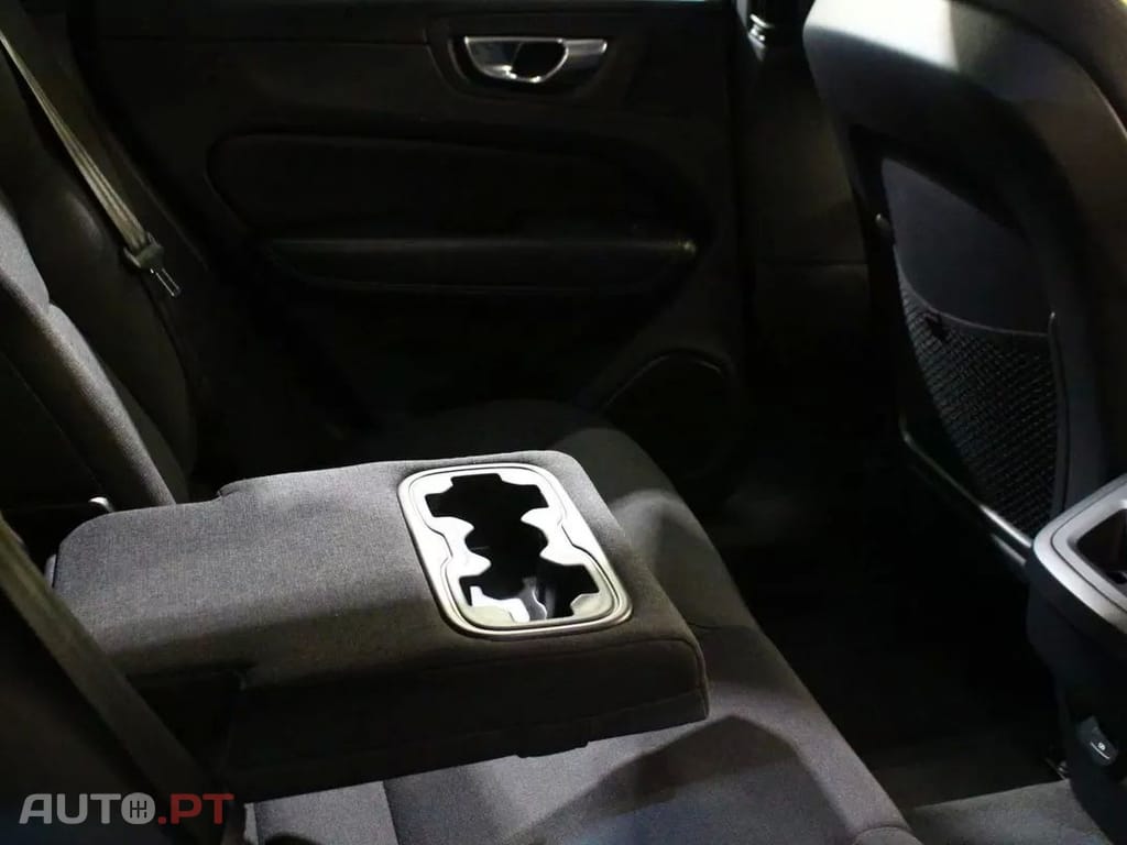 Volvo XC60 2.0 B4 Momentum Plus Geartronic