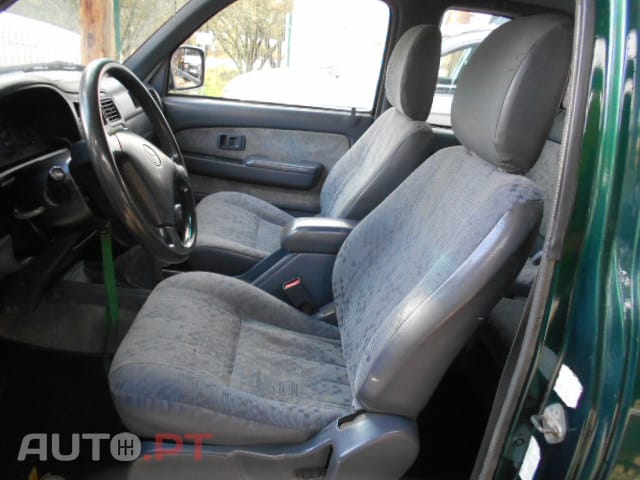 Toyota Hilux X-Cab 4x2 4Lugares