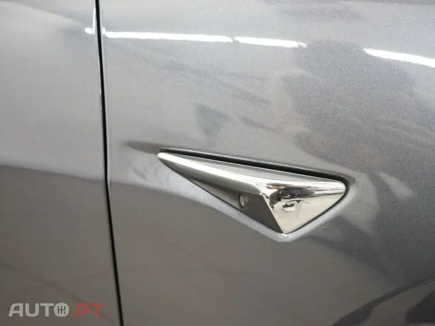 Tesla Model 3 Standard Range Plus RWD