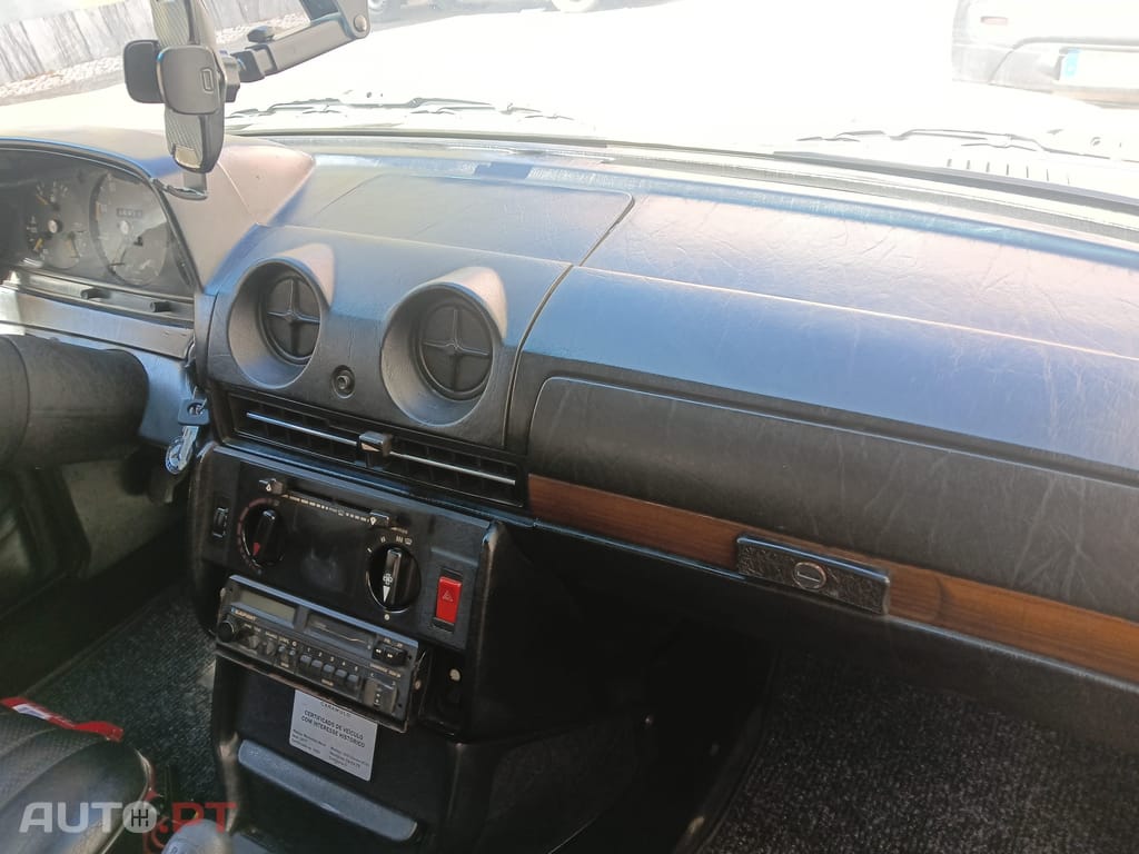 Mercedes-Benz 300 D (w123)