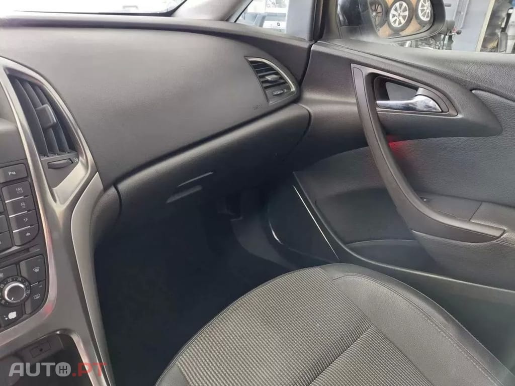 Opel Astra 1.7 CDTi Edition — fotografia 15