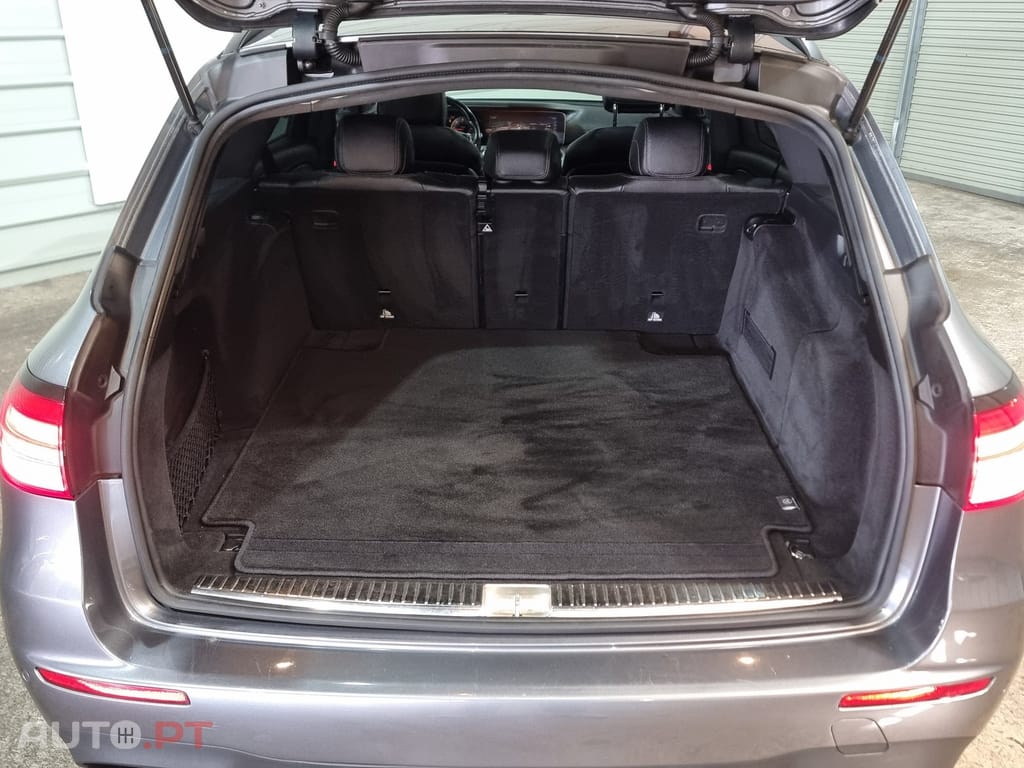 Mercedes-Benz E 220 d AMG