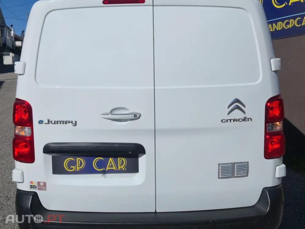 Citroen e-Jumpy Longa (50-kWh)