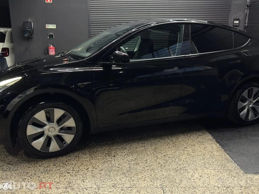 Tesla Model Y RWD