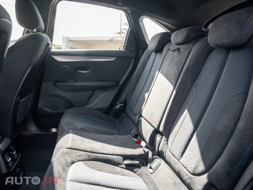 BMW 218 d Pack M Auto — fotografia 18