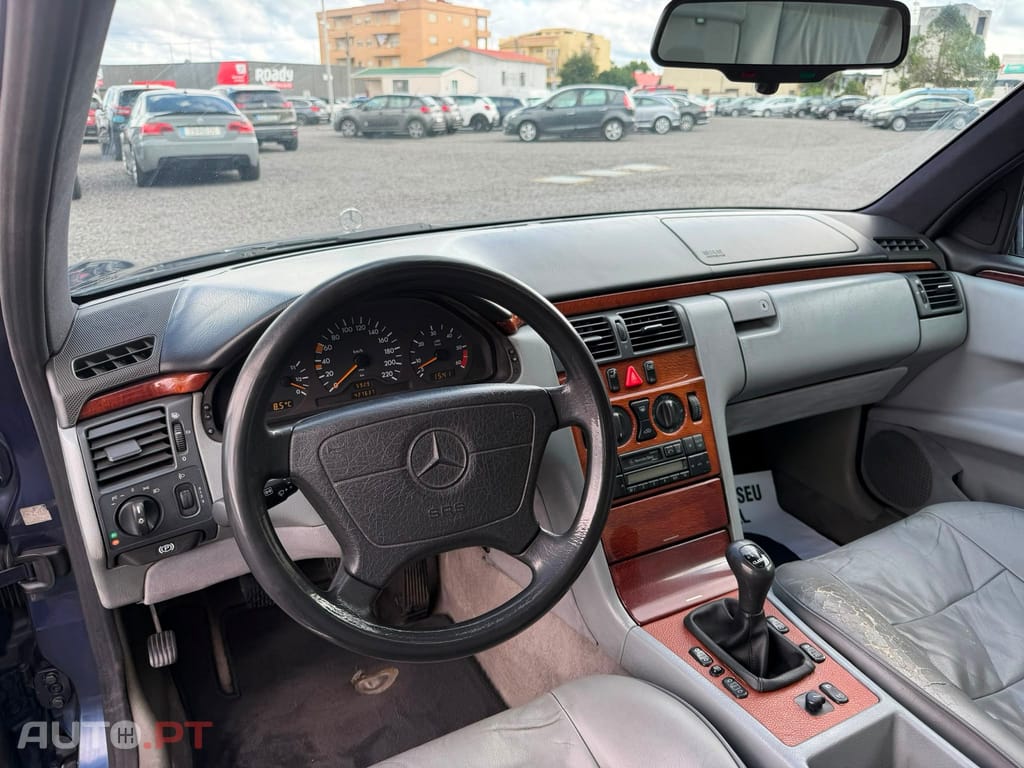 Mercedes-Benz E 220 D Classic