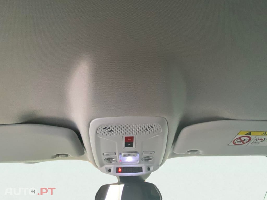Peugeot E-2008 50 kWh Allure Pack