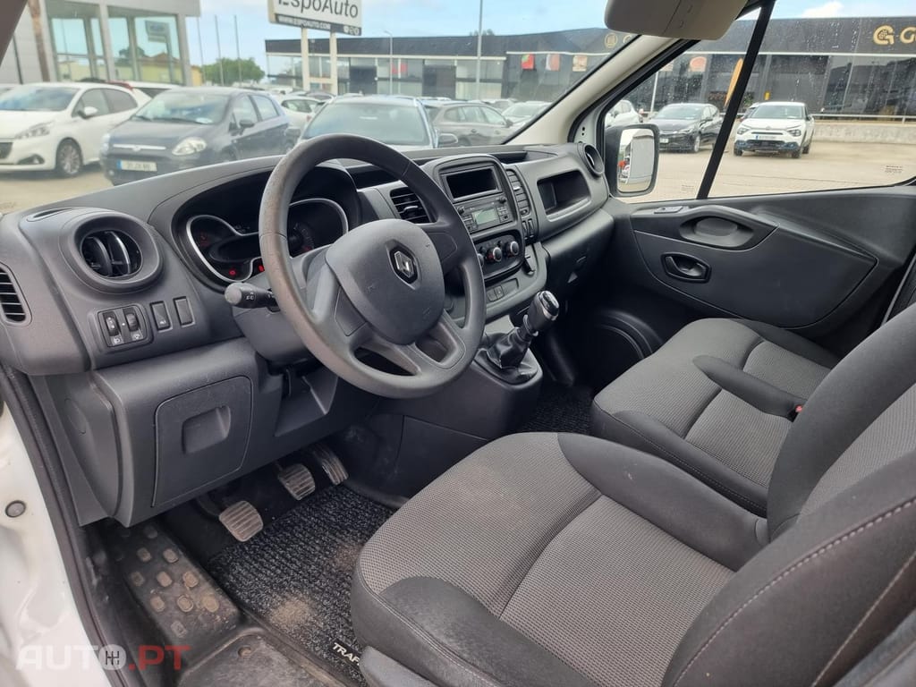 Renault Trafic 2.0 dCi L1H1 - IVA Dedutível