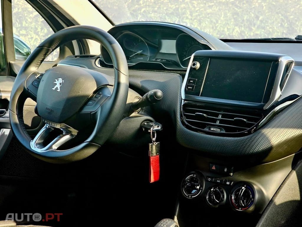 Peugeot 2008 1.2 PureTech Allure