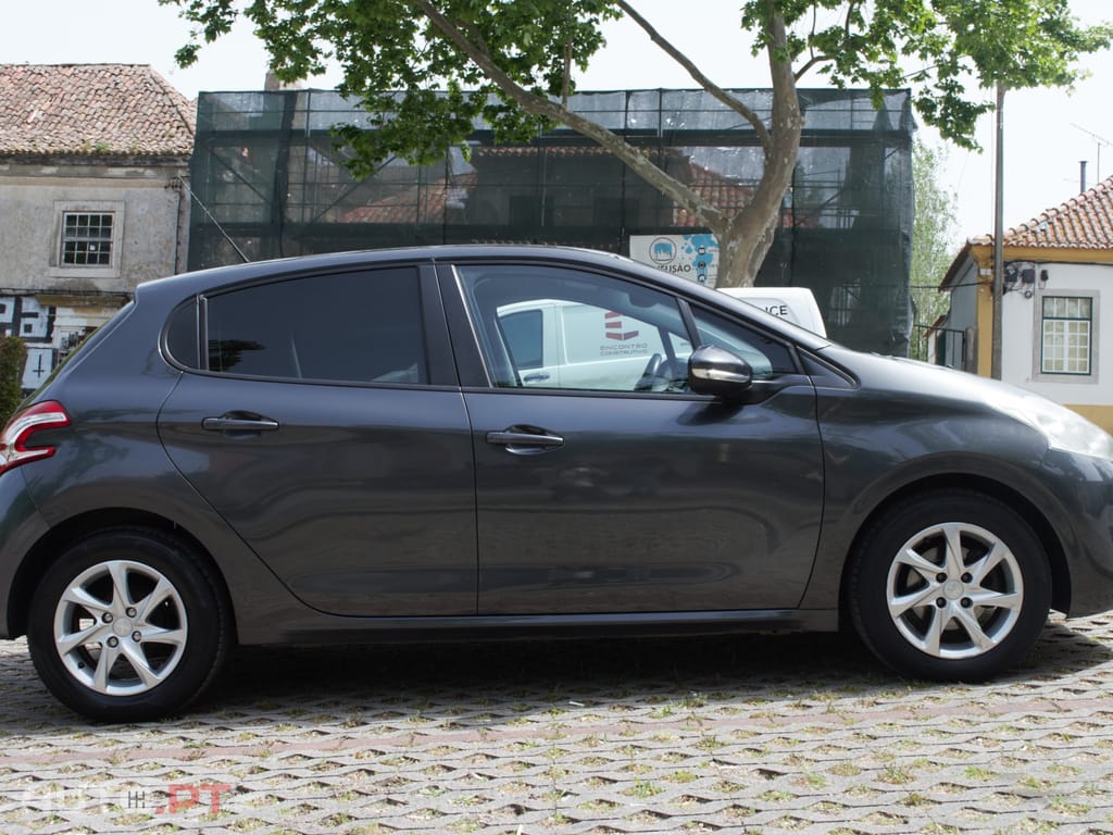 Peugeot 208 Allure 1.6 HDI 70CV
