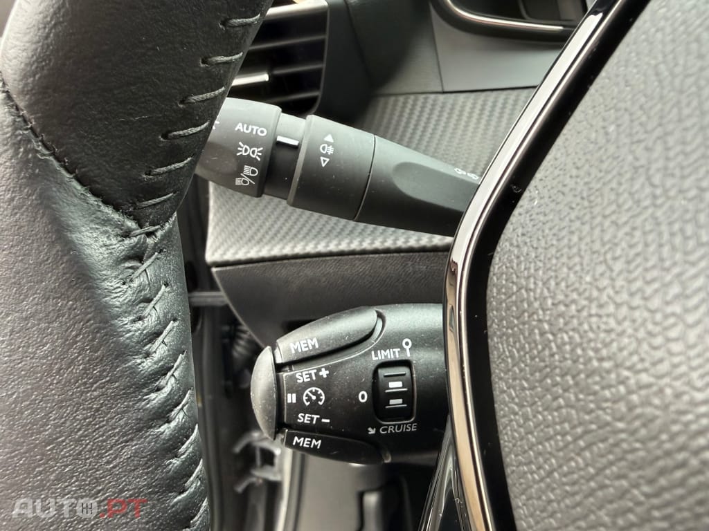 Peugeot 2008 1.2 PureTech Allure Pack