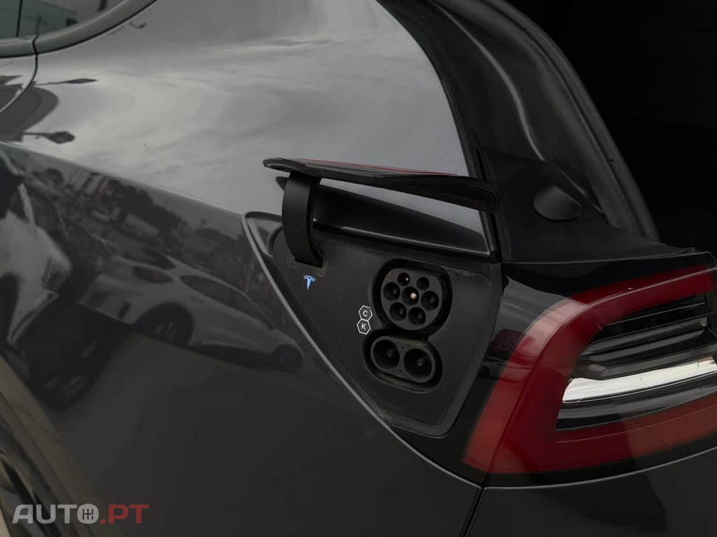Tesla Model Y Long-Range RWD