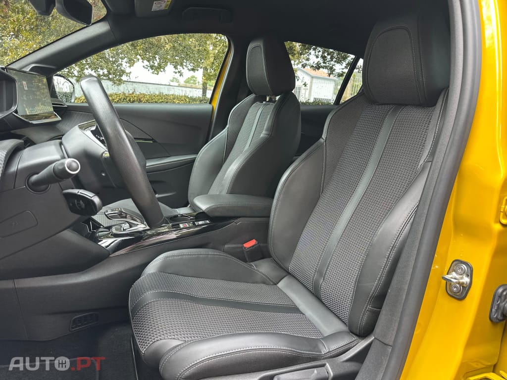 Peugeot E-208 50 kWh GT Pack