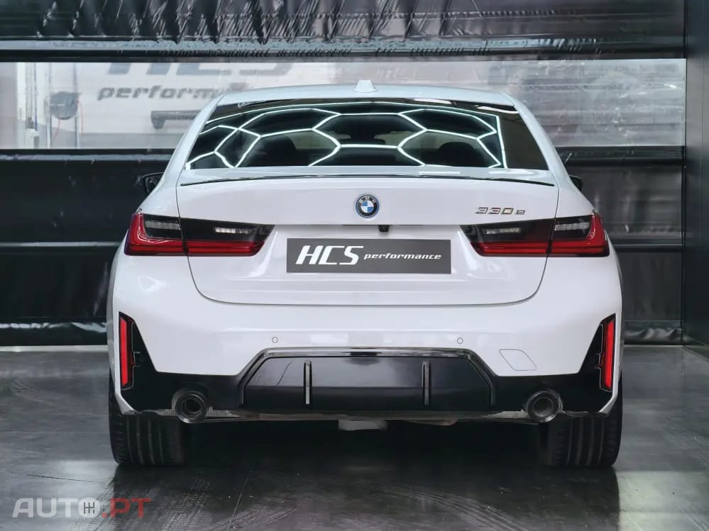 BMW 330 e Pack Desportivo M Pro Auto