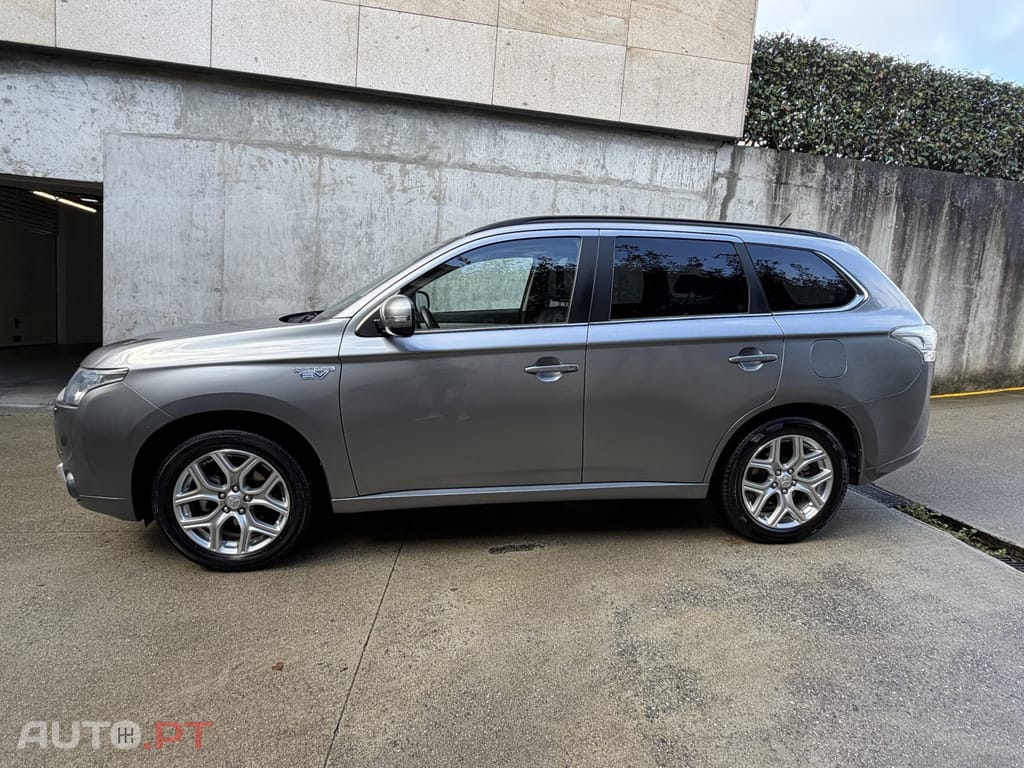 Mitsubishi Outlander 2.0 PHEV Intense Navi