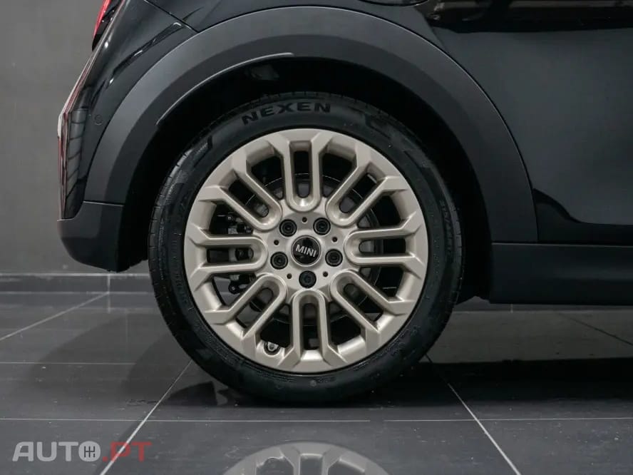 MINI Cooper Cooper C Favoured M