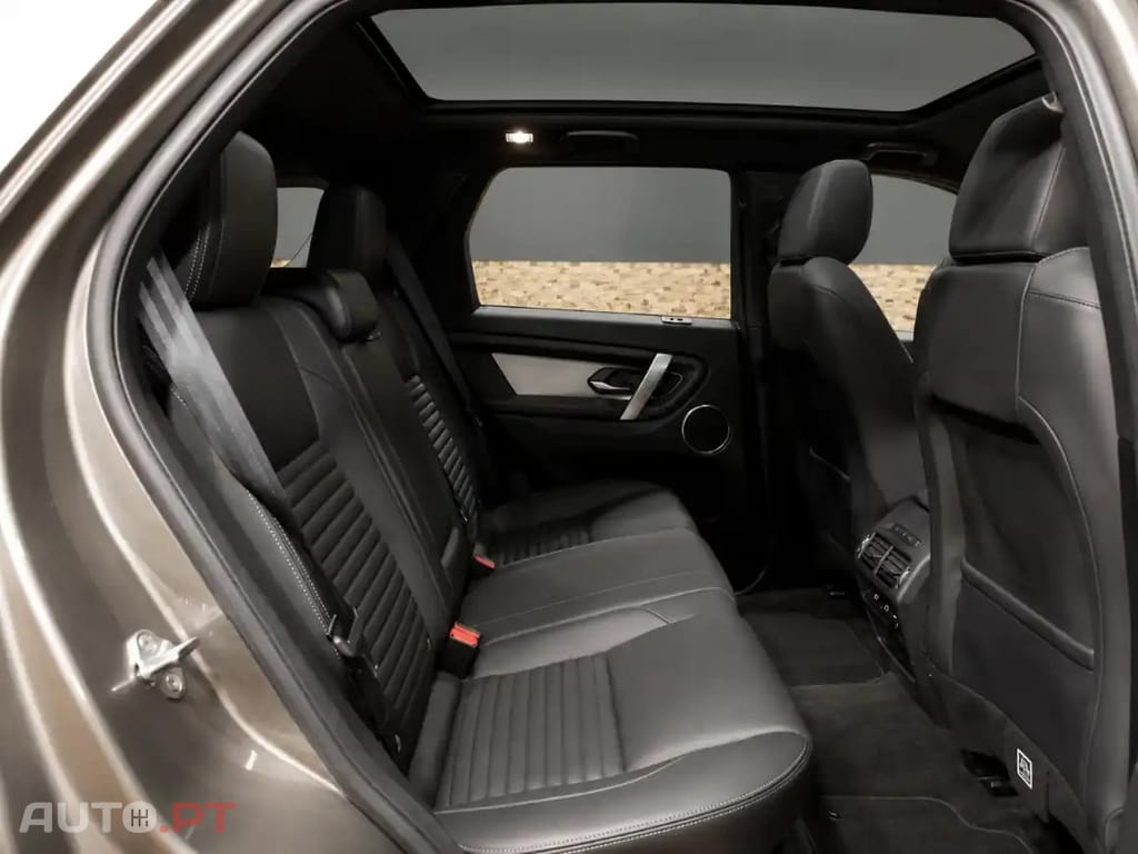 Land Rover Discovery Sport 1.5 I3 P300e AWD R-Dynamic HSE — fotografia 15