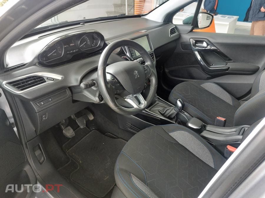 Peugeot 2008 1.5 BlueHDi Signature