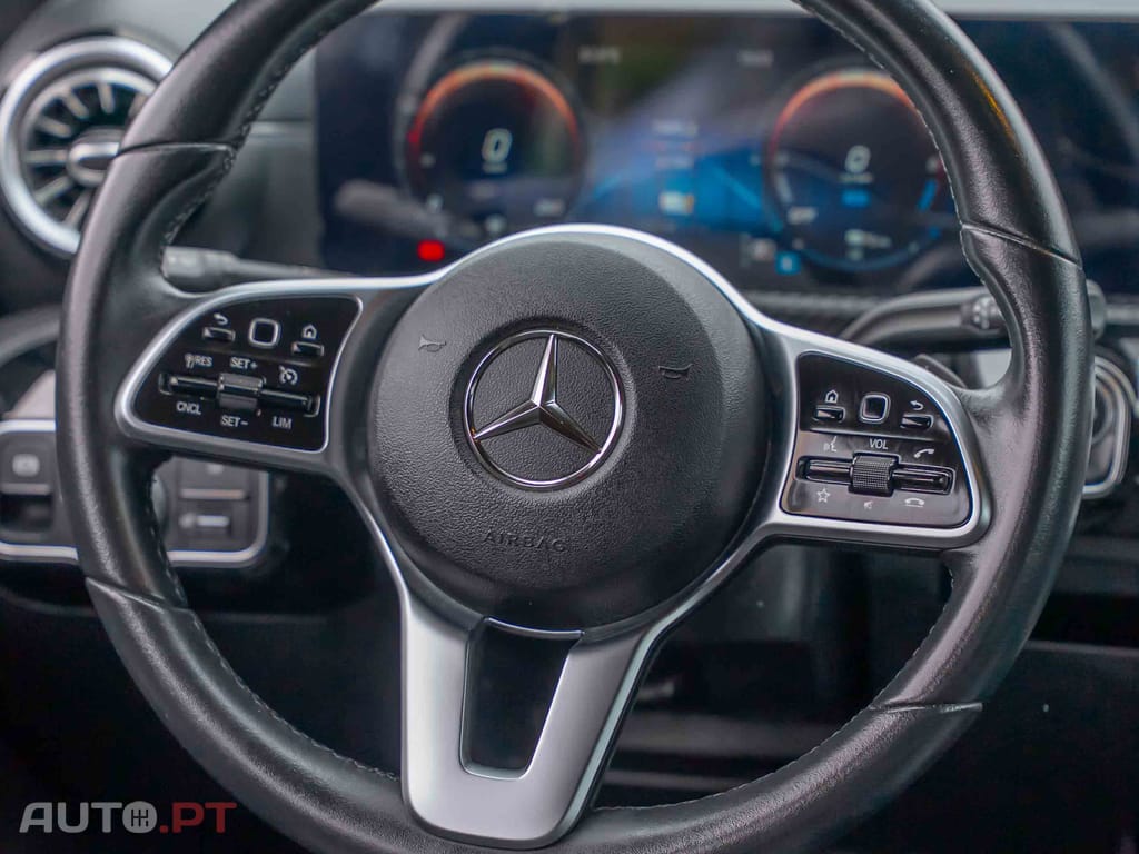 Mercedes-Benz A 250 Mercedes-Benz A 250 e Progressive