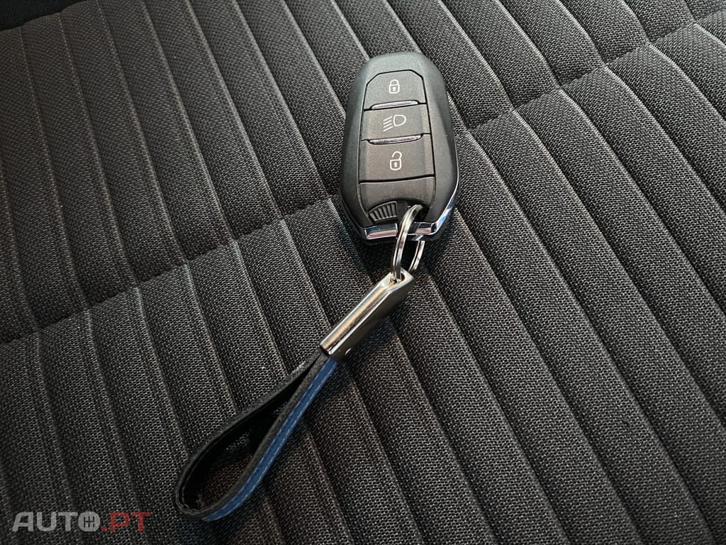 Peugeot E-2008 50 kWh Active Pack