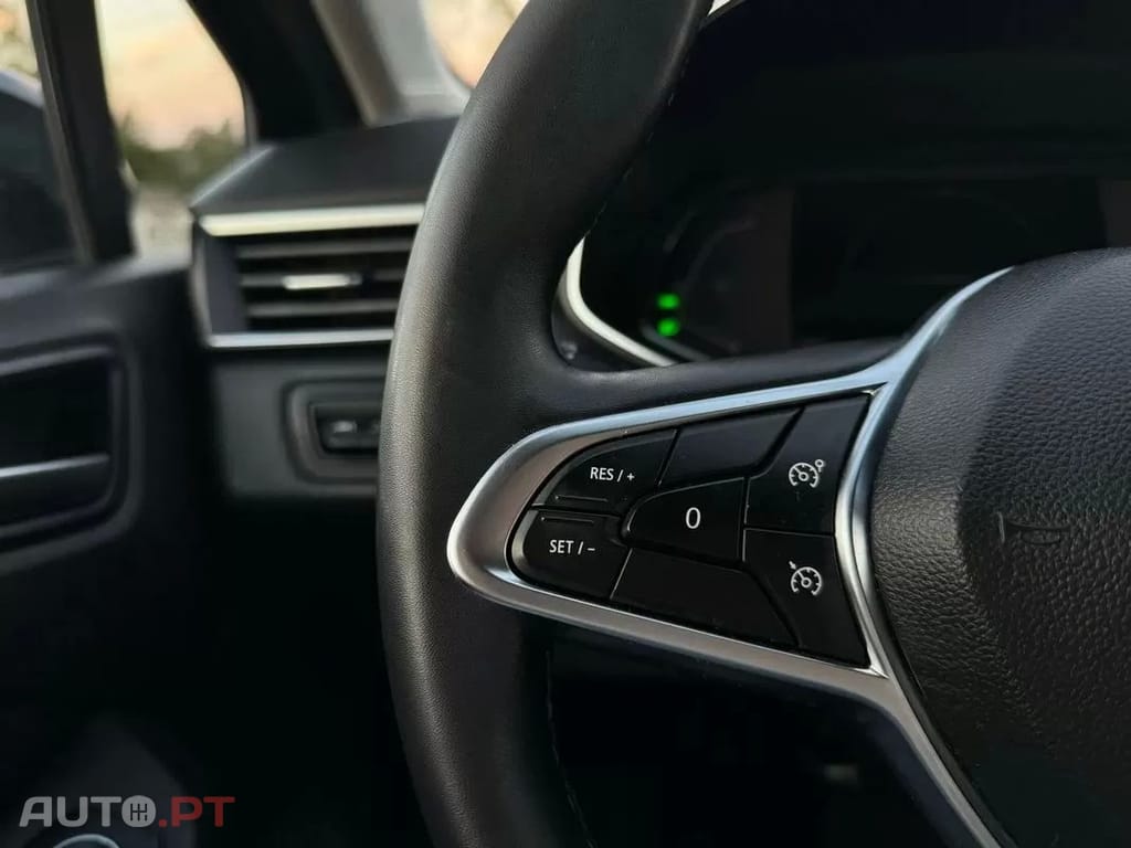 Renault Clio 1.6 E-Tech Intens