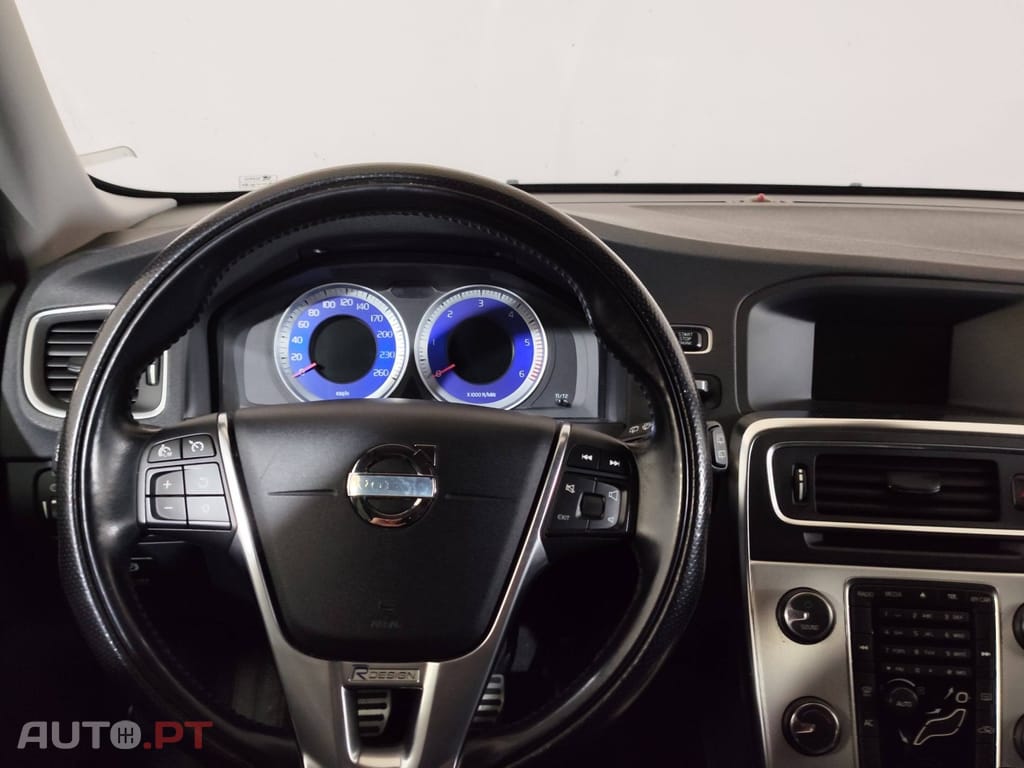 Volvo V60 2.0 D3 R-Design