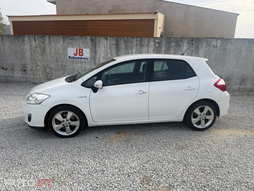 Toyota Auris 1.8 HSD Comfort +P.Sport+Navi