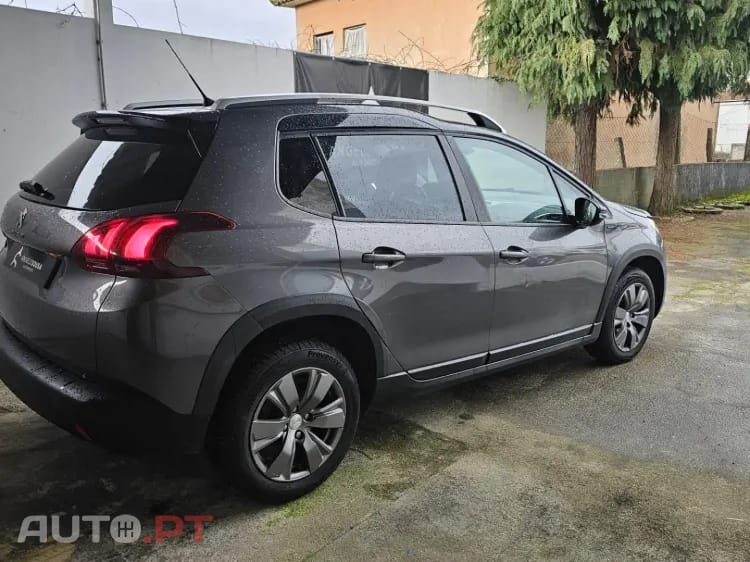 Peugeot 2008 1.2 PureTech Signature