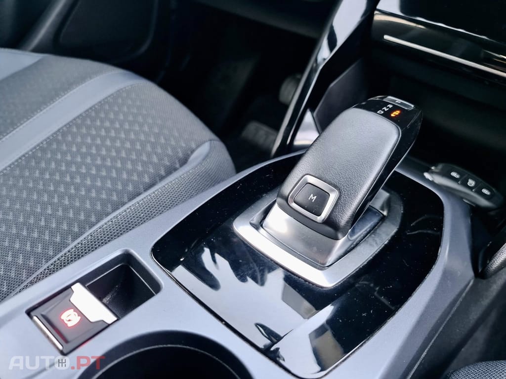 Peugeot 2008 1.2 PureTech Allure EAT8