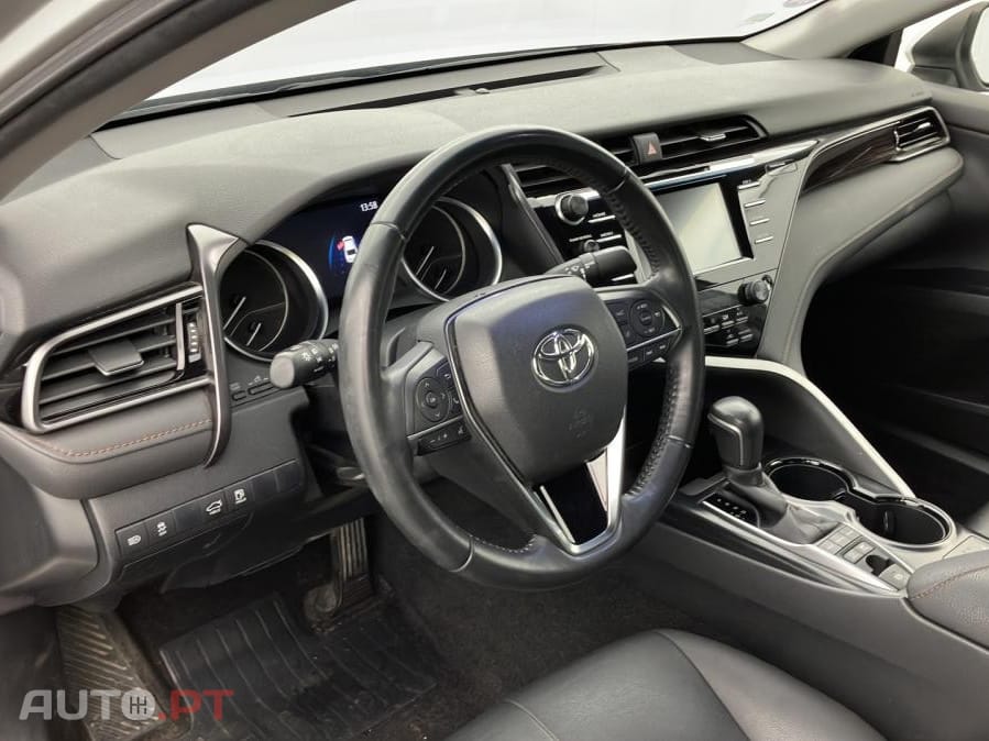 Toyota Camry 2.5 Hybrid Dynamic Business