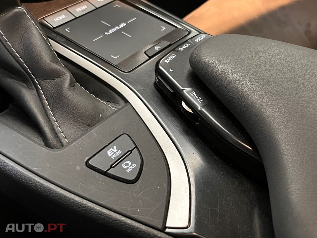 Lexus UX Business