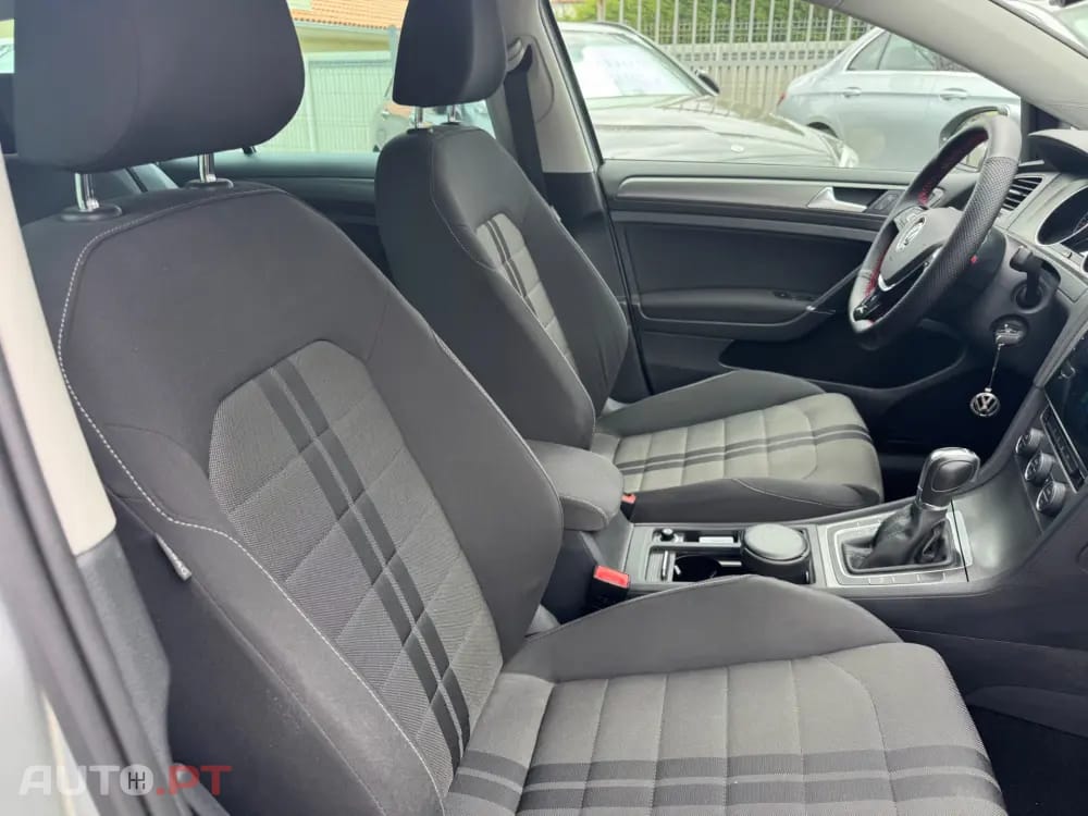 Volkswagen Golf Variant 1.6 TDi Highline DSG