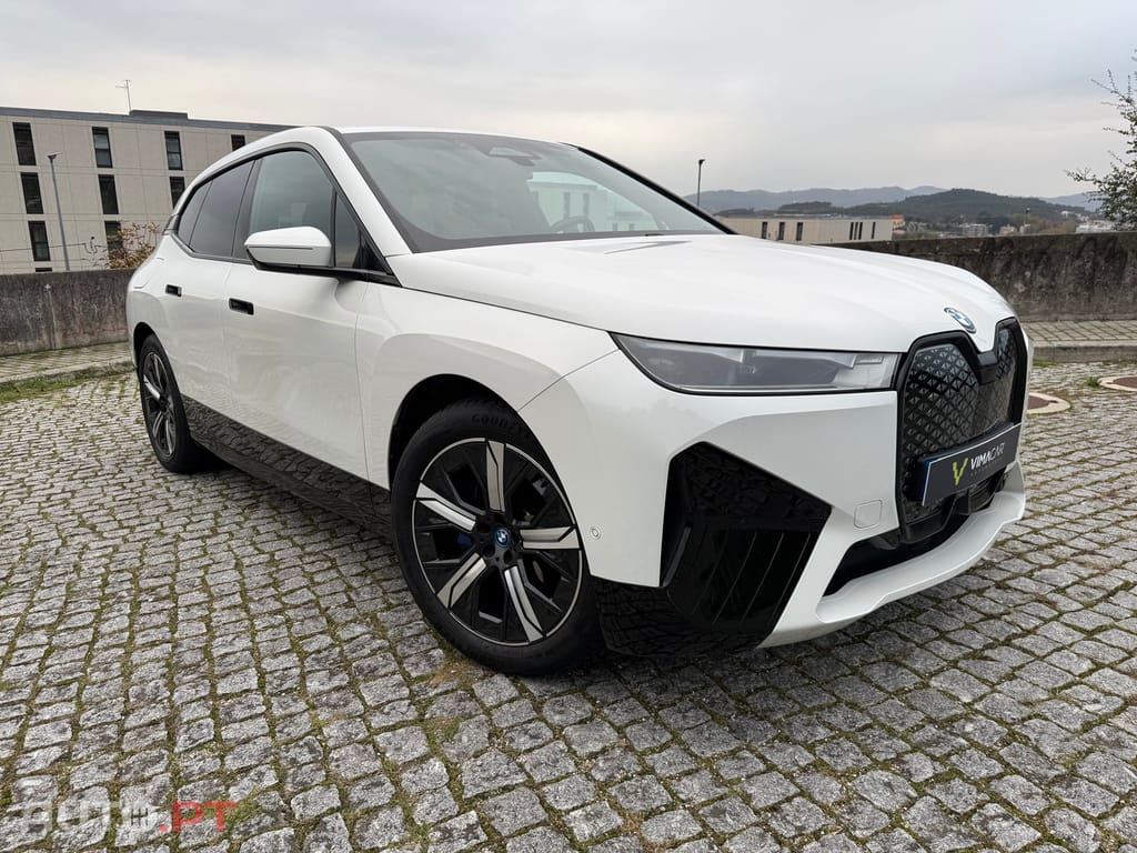 BMW iX xDrive 40 Pack Desportivo