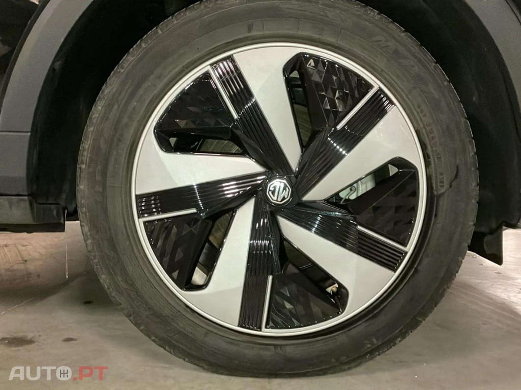 MG ZS EV 72.6 kWh Luxury OBC 11 KW