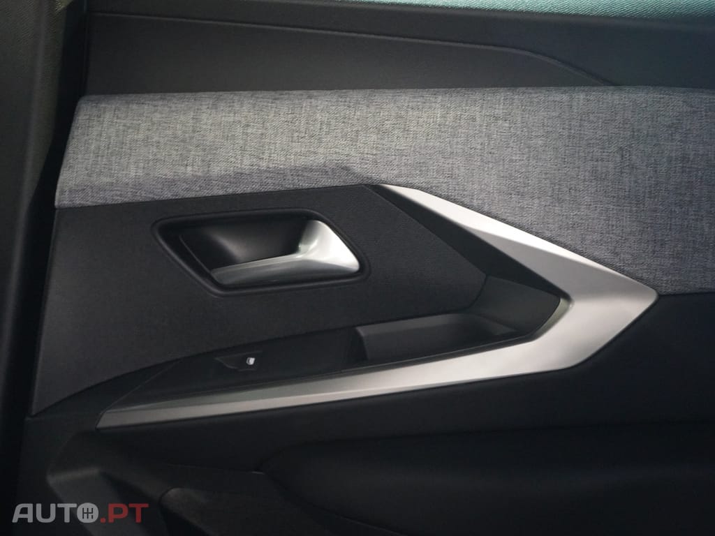 Peugeot 3008 1.2 Hybrid Allure e-DCS6