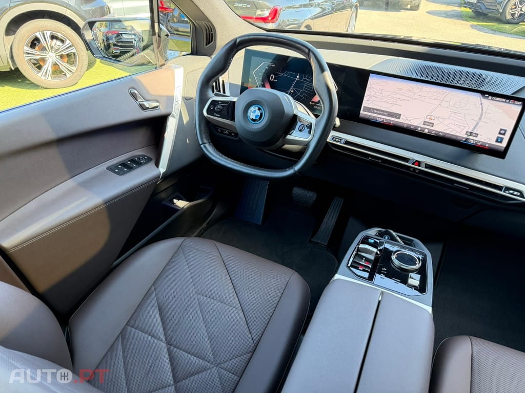 BMW iX xDrive 40 Pack Desportivo