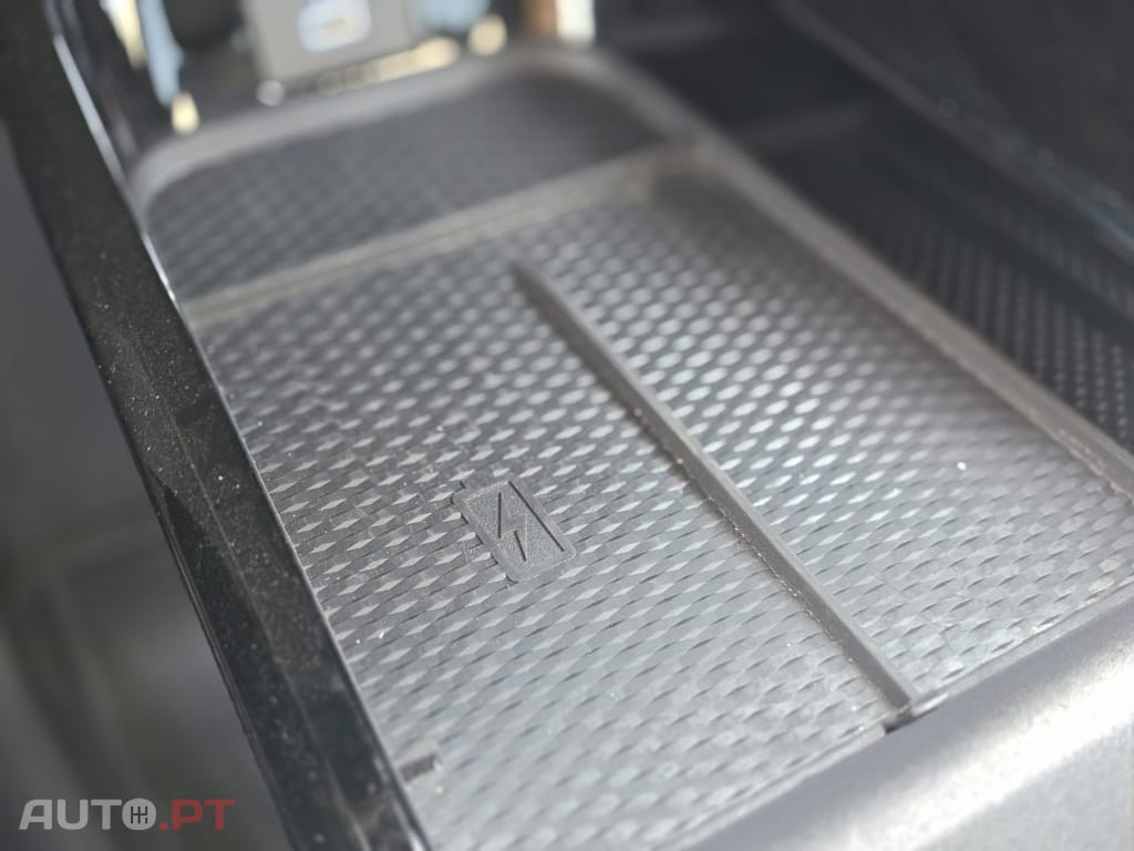 Ford Mustang Mach-E 75.7 kWh Base