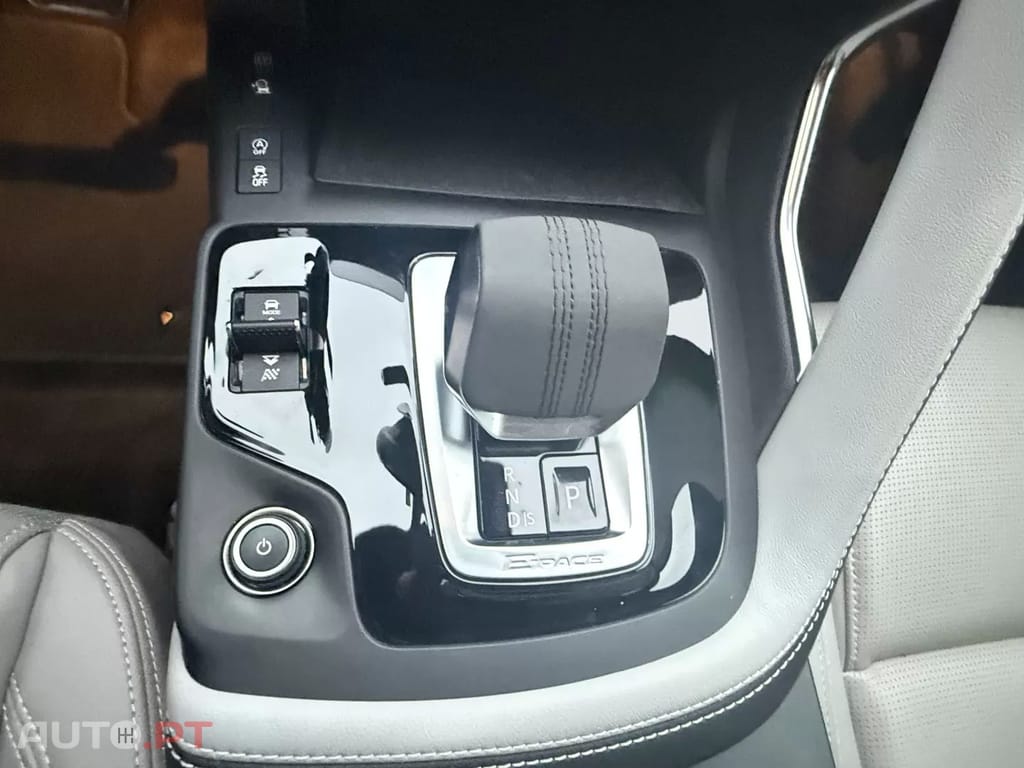 Jaguar E-Pace 1.5 P300e R-Dynamic SE AWD Aut. — fotografia 9