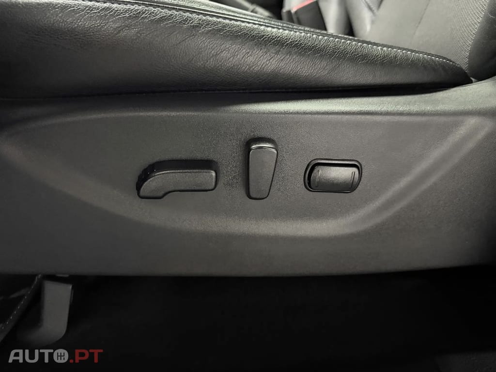 Nissan Navara 2.3 dCi CD 4WD N-Guard Auto