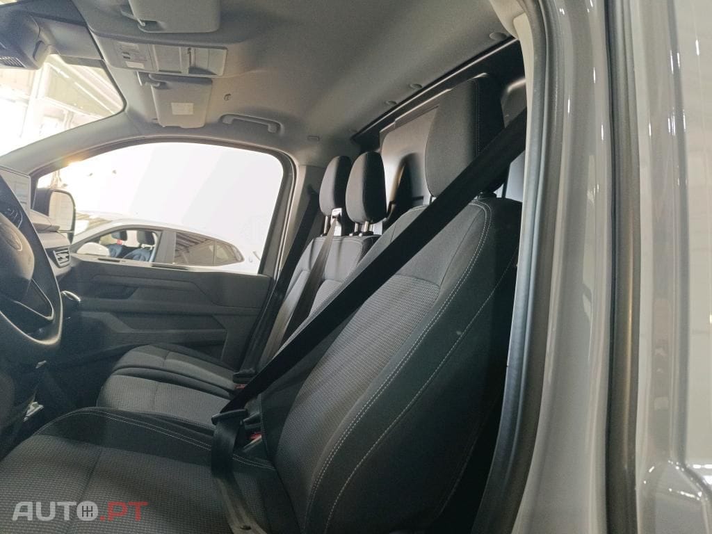 Volkswagen Transporter T7 Cargo 2.0 TDI L1H1