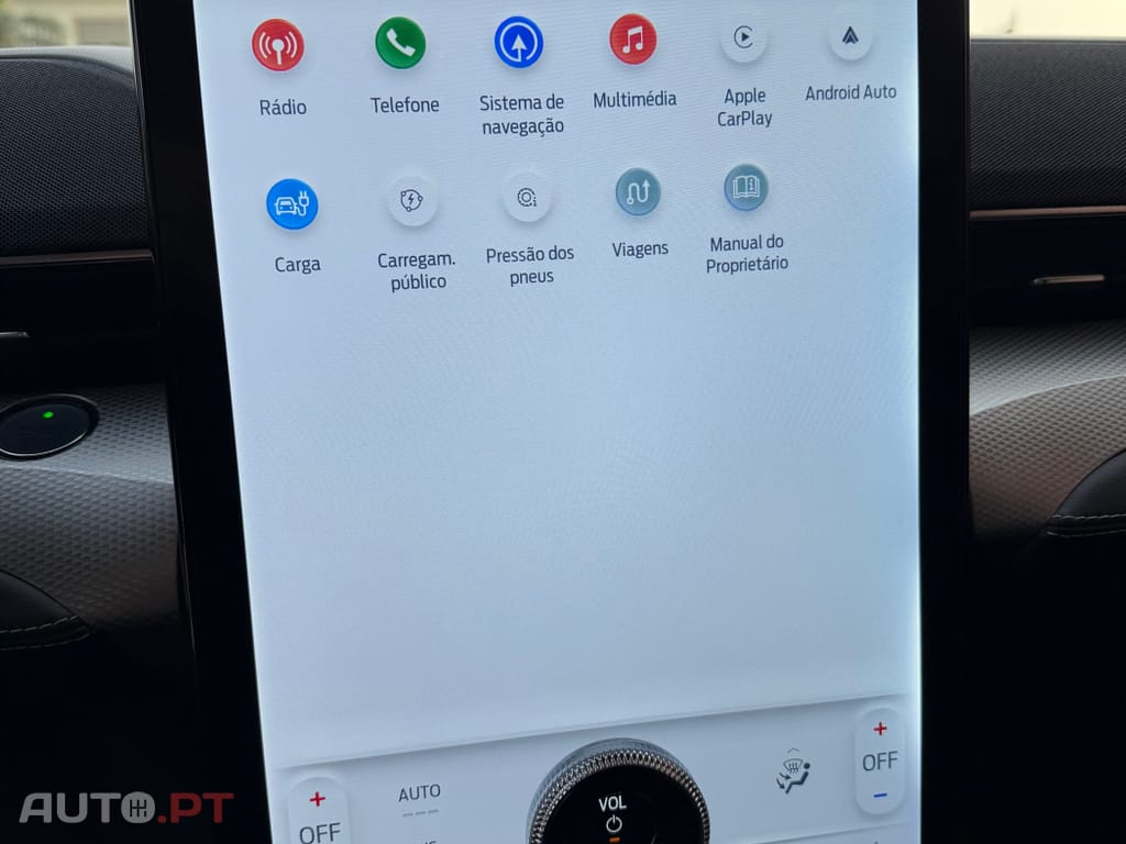 Ford Mustang Mach-E Standard • 75,7 kWh • 294 CV